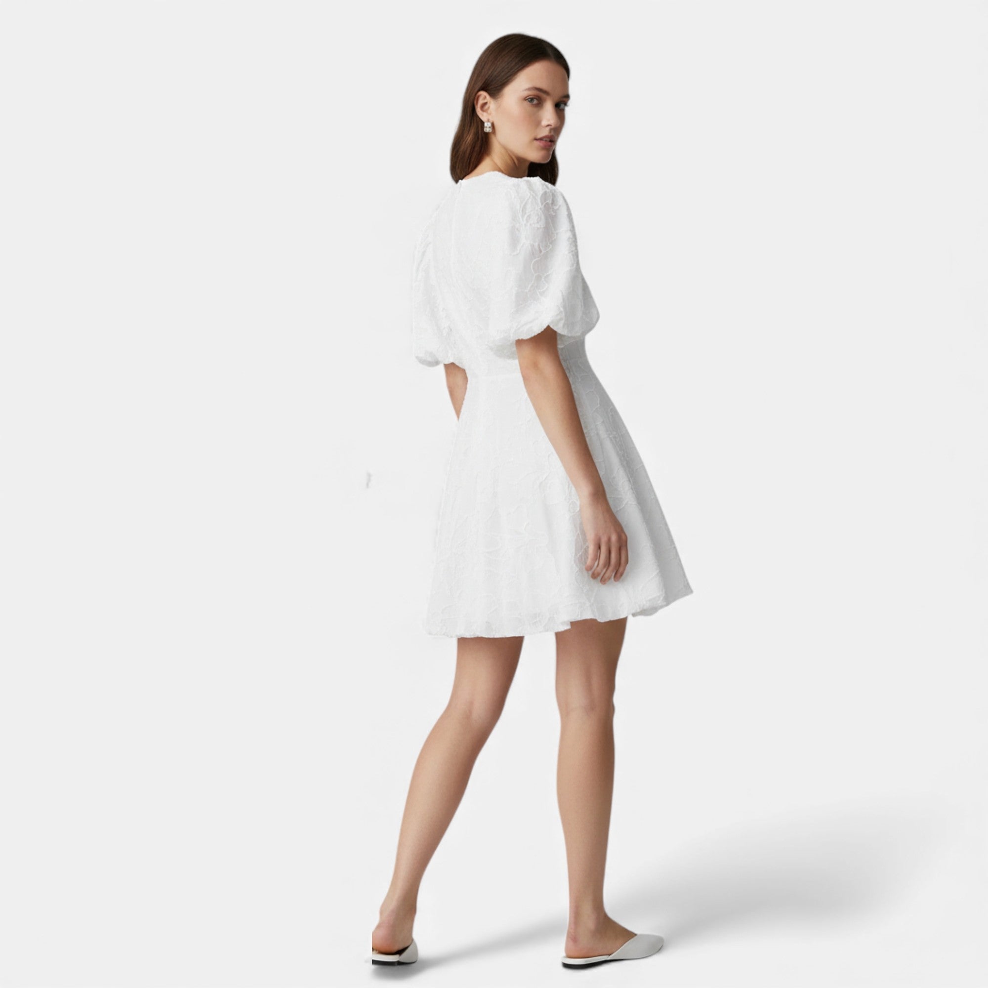 Fleur de Style | Robe midi flottante brodée de fleurs pour femme Lily en teinte Rubis